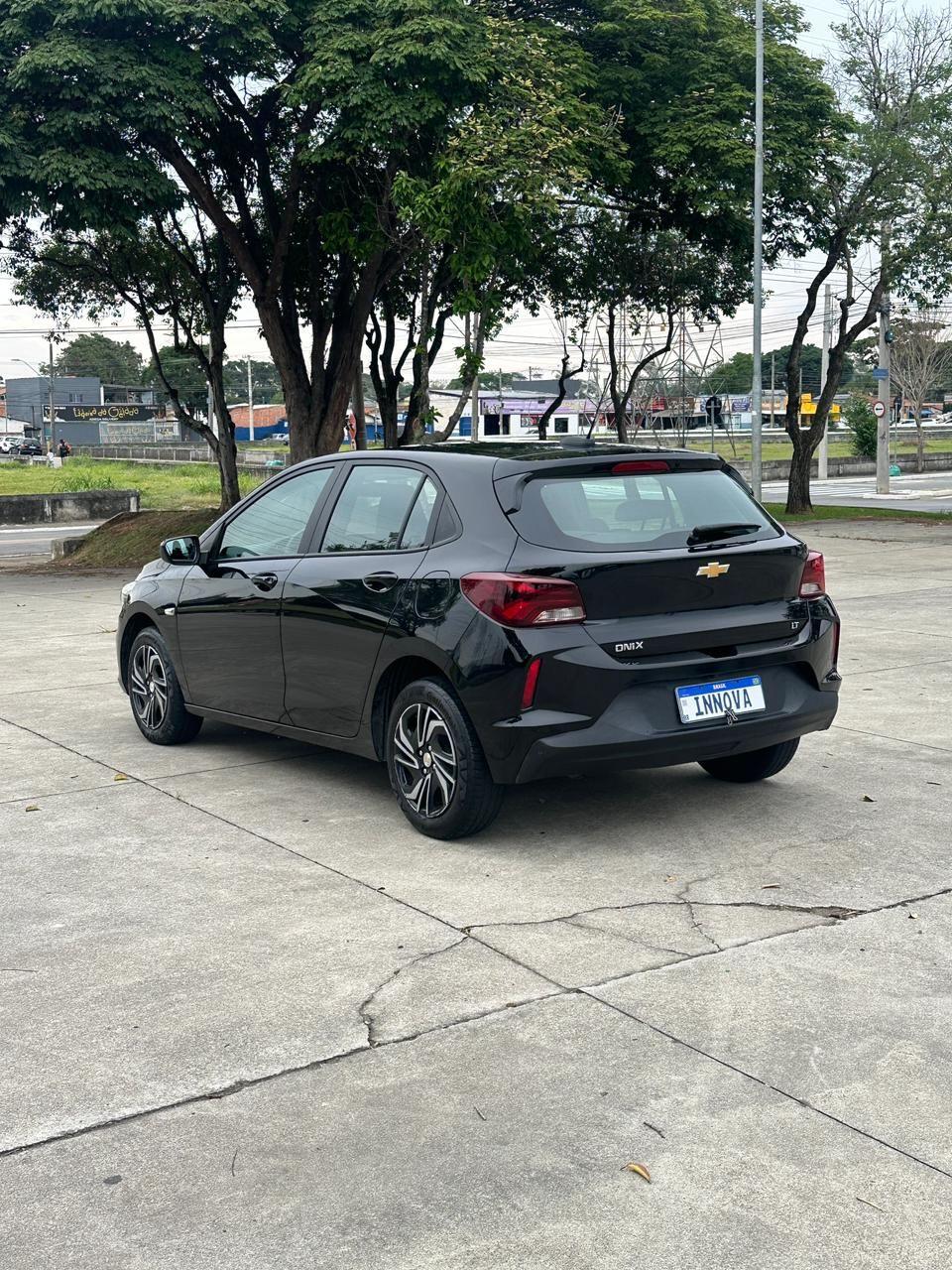 CHEVROLET Onix Hatch - Foto