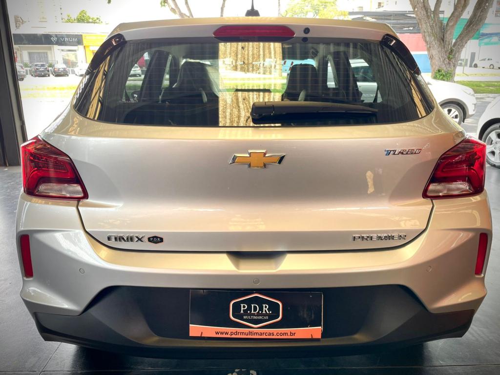 CHEVROLET Onix Hatch - Foto