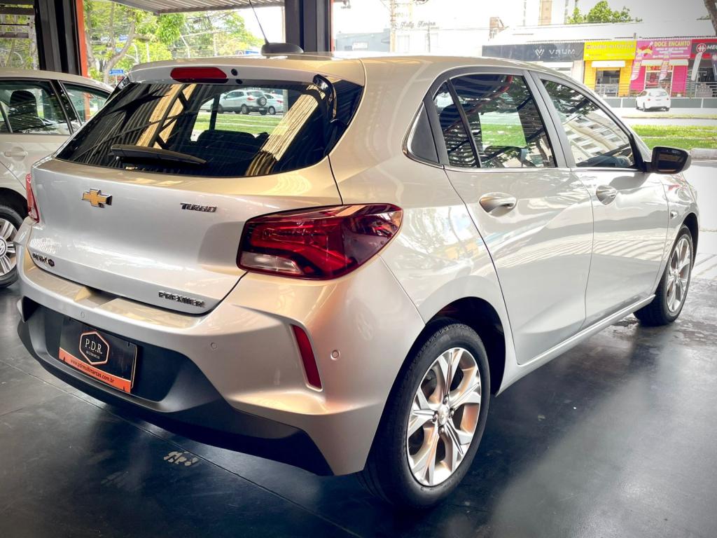 CHEVROLET Onix Hatch - Foto