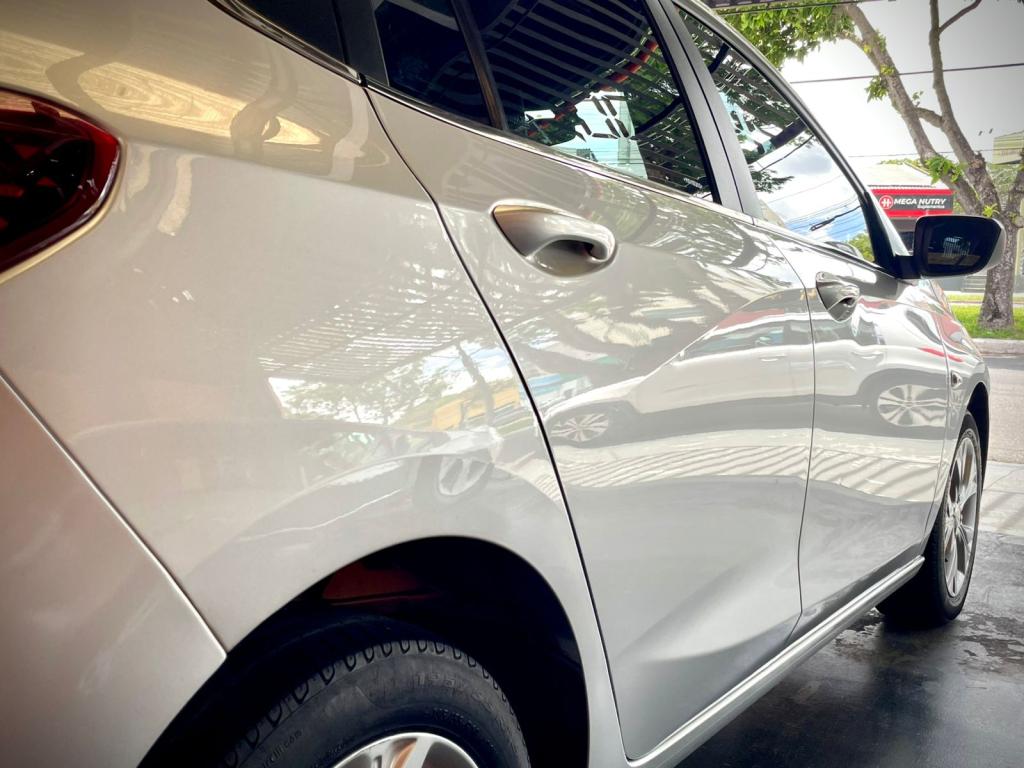 CHEVROLET Onix Hatch - Foto