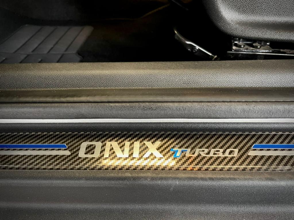 CHEVROLET Onix Hatch - Foto