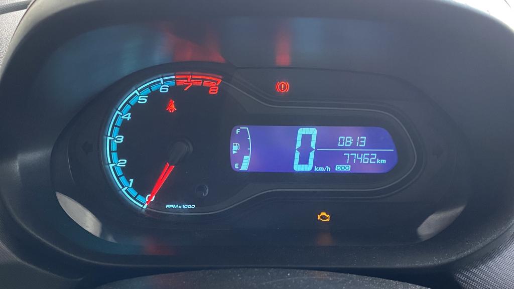 CHEVROLET Onix Hatch - Foto