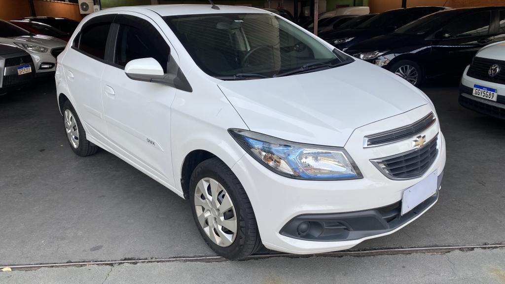 CHEVROLET Onix Hatch - Foto