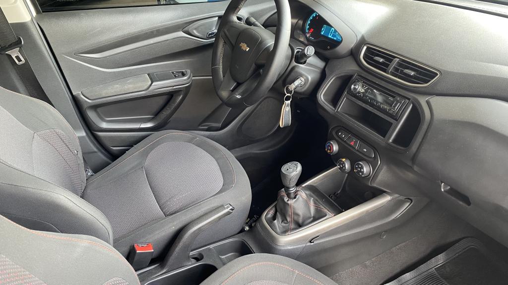 CHEVROLET Onix Hatch - Foto