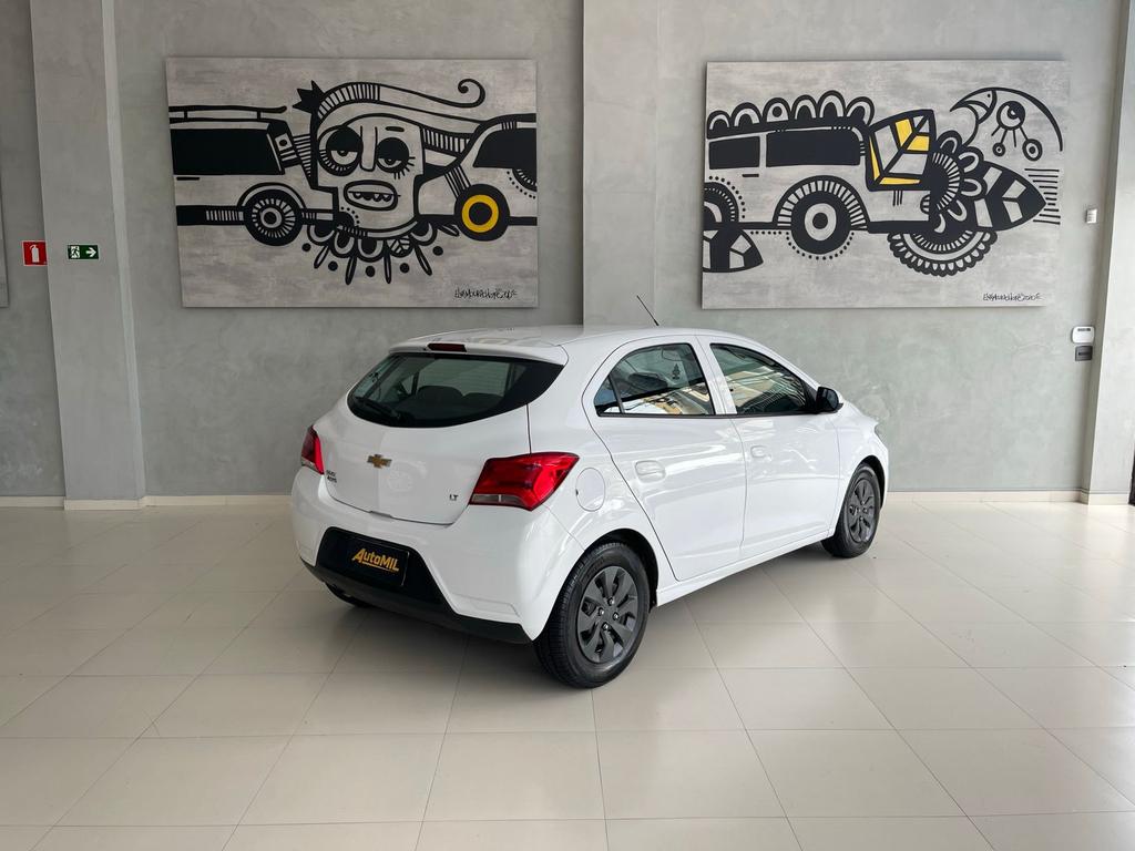 CHEVROLET Onix Hatch - Foto