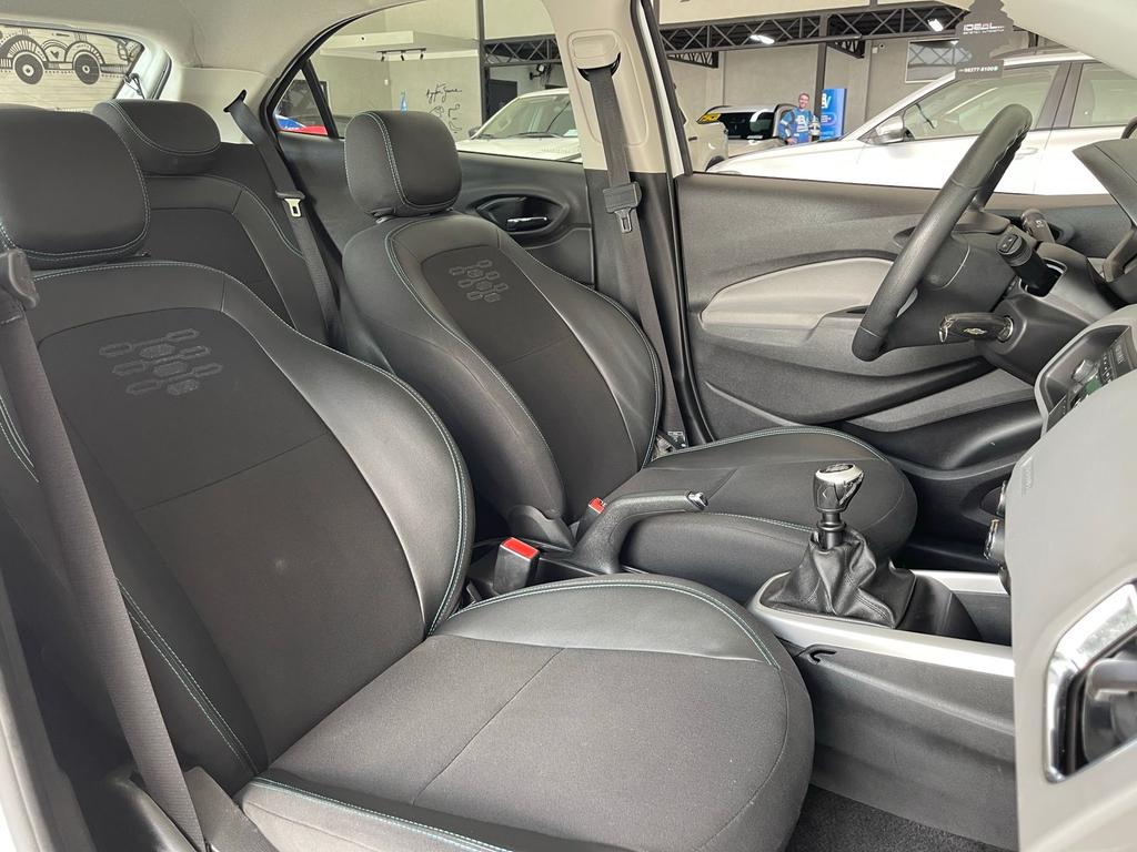 CHEVROLET Onix Hatch - Foto