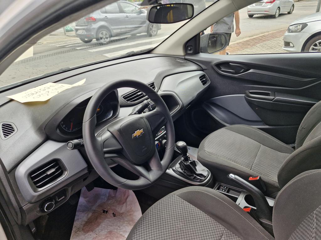 CHEVROLET Onix Hatch - Foto