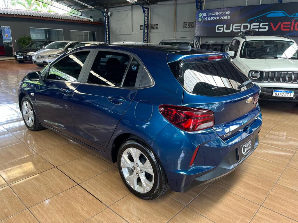 CHEVROLET Onix Hatch - Foto