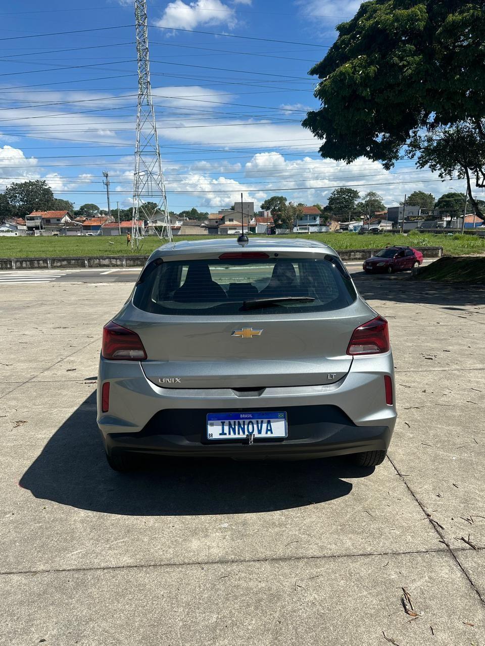 CHEVROLET Onix Hatch - Foto