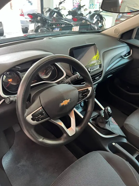 CHEVROLET Onix Hatch - Foto