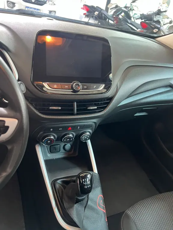 CHEVROLET Onix Hatch - Foto