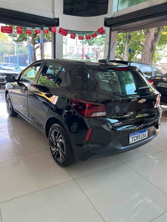 CHEVROLET Onix Hatch - Foto