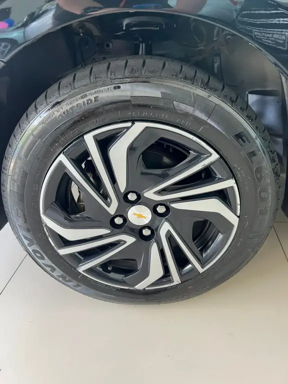 CHEVROLET Onix Hatch - Foto