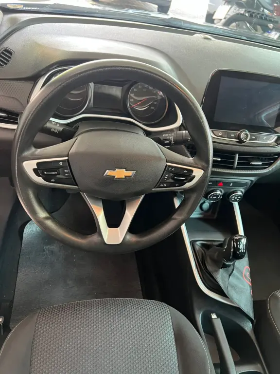 CHEVROLET Onix Hatch - Foto