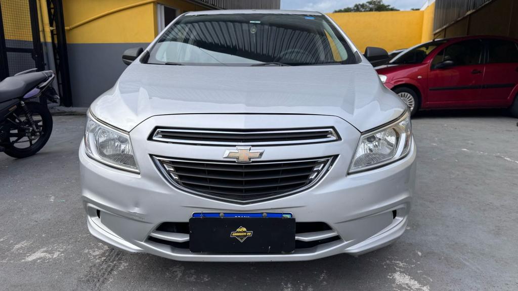 CHEVROLET Onix Hatch - Foto