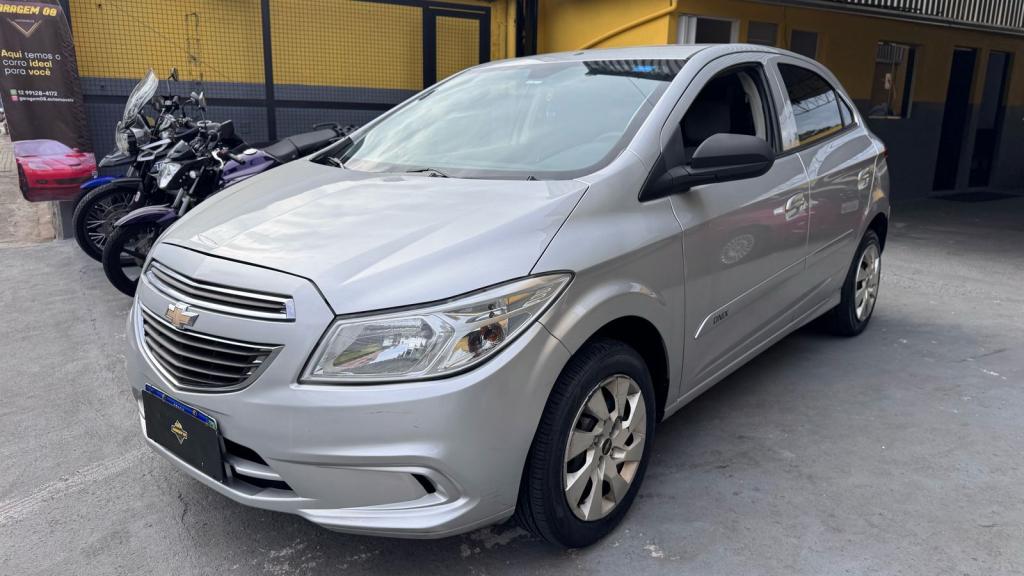 CHEVROLET Onix Hatch - Foto