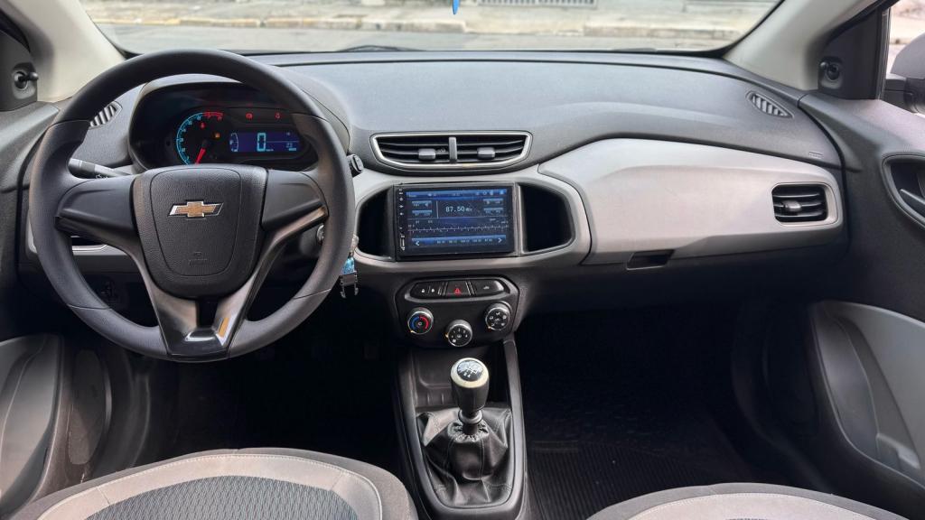 CHEVROLET Onix Hatch - Foto