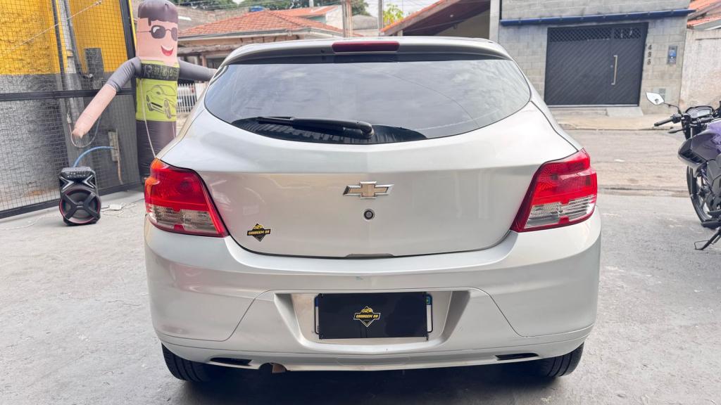 CHEVROLET Onix Hatch - Foto