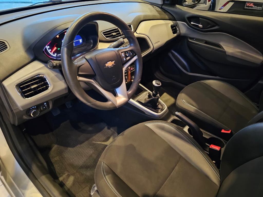 CHEVROLET Onix Hatch - Foto