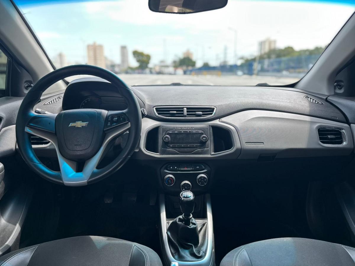 CHEVROLET Onix Hatch - Foto