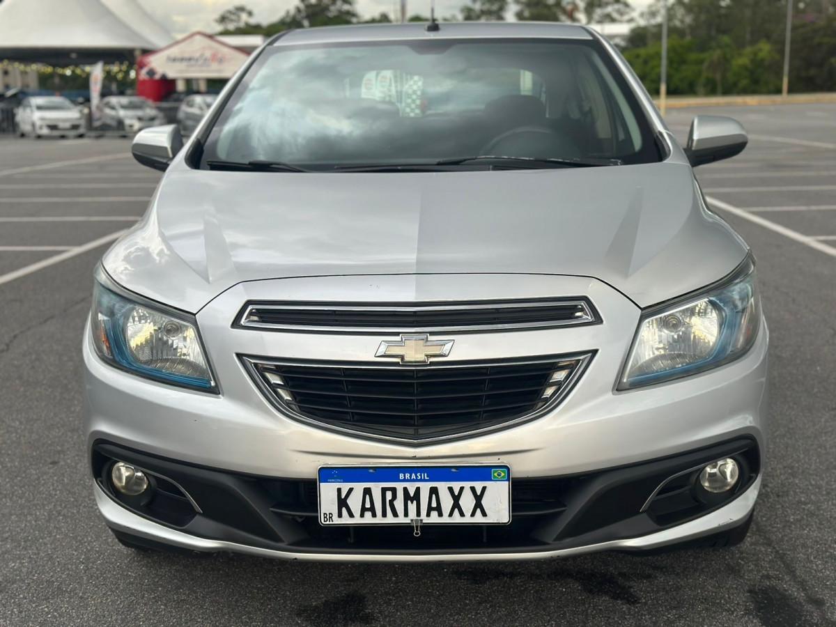 CHEVROLET Onix Hatch - Foto