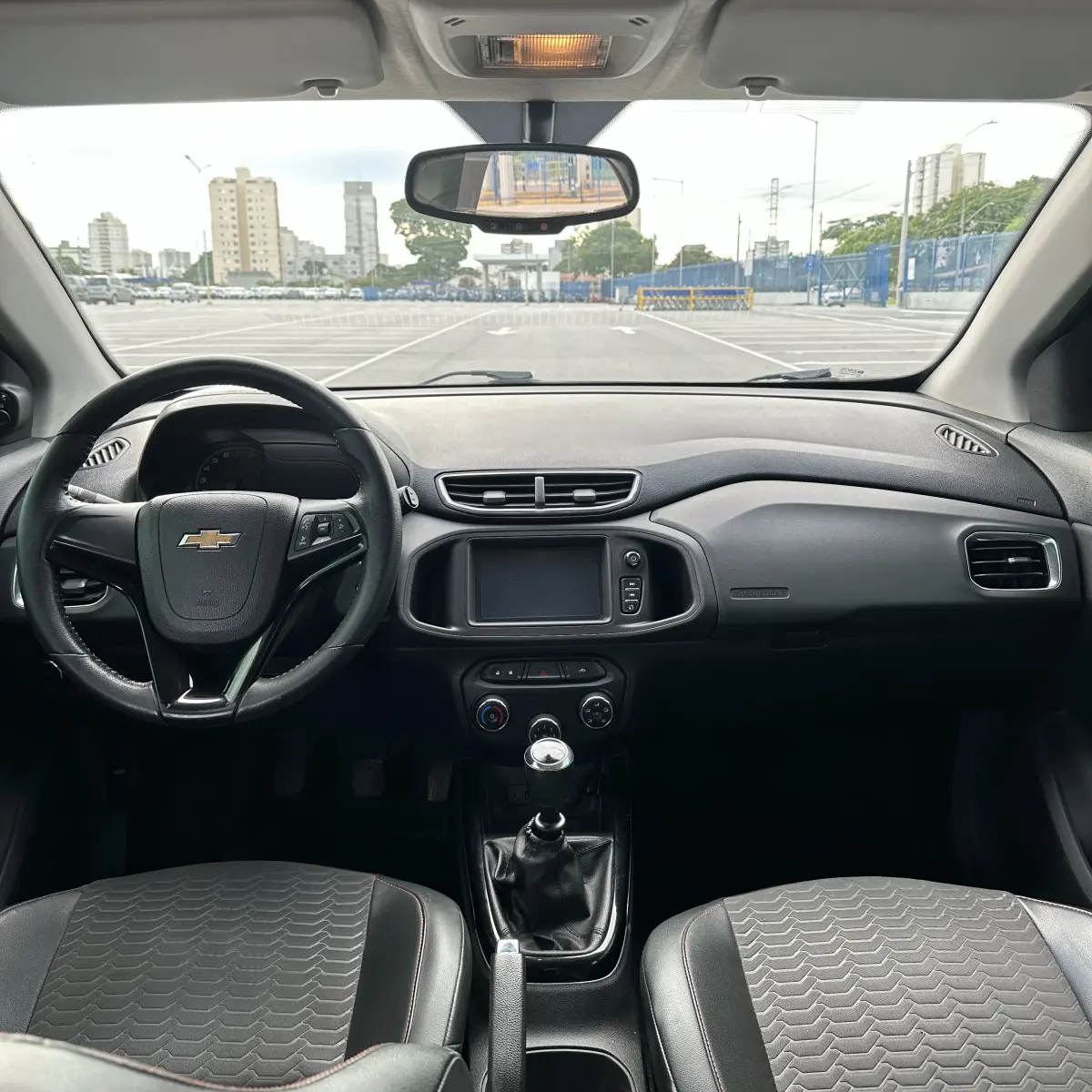 CHEVROLET Onix Hatch - Foto