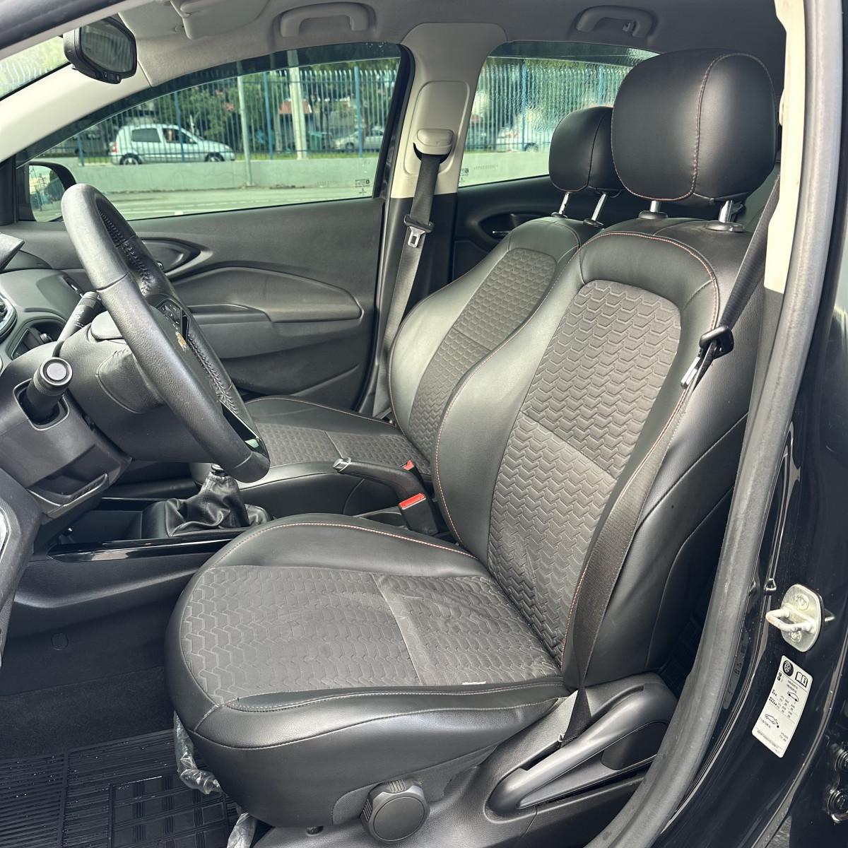 CHEVROLET Onix Hatch - Foto