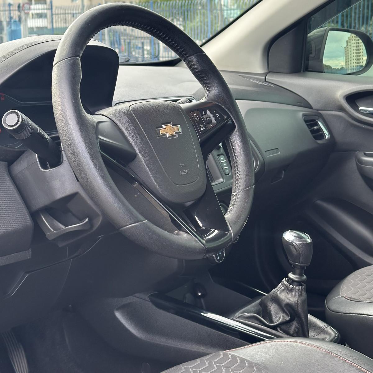 CHEVROLET Onix Hatch - Foto