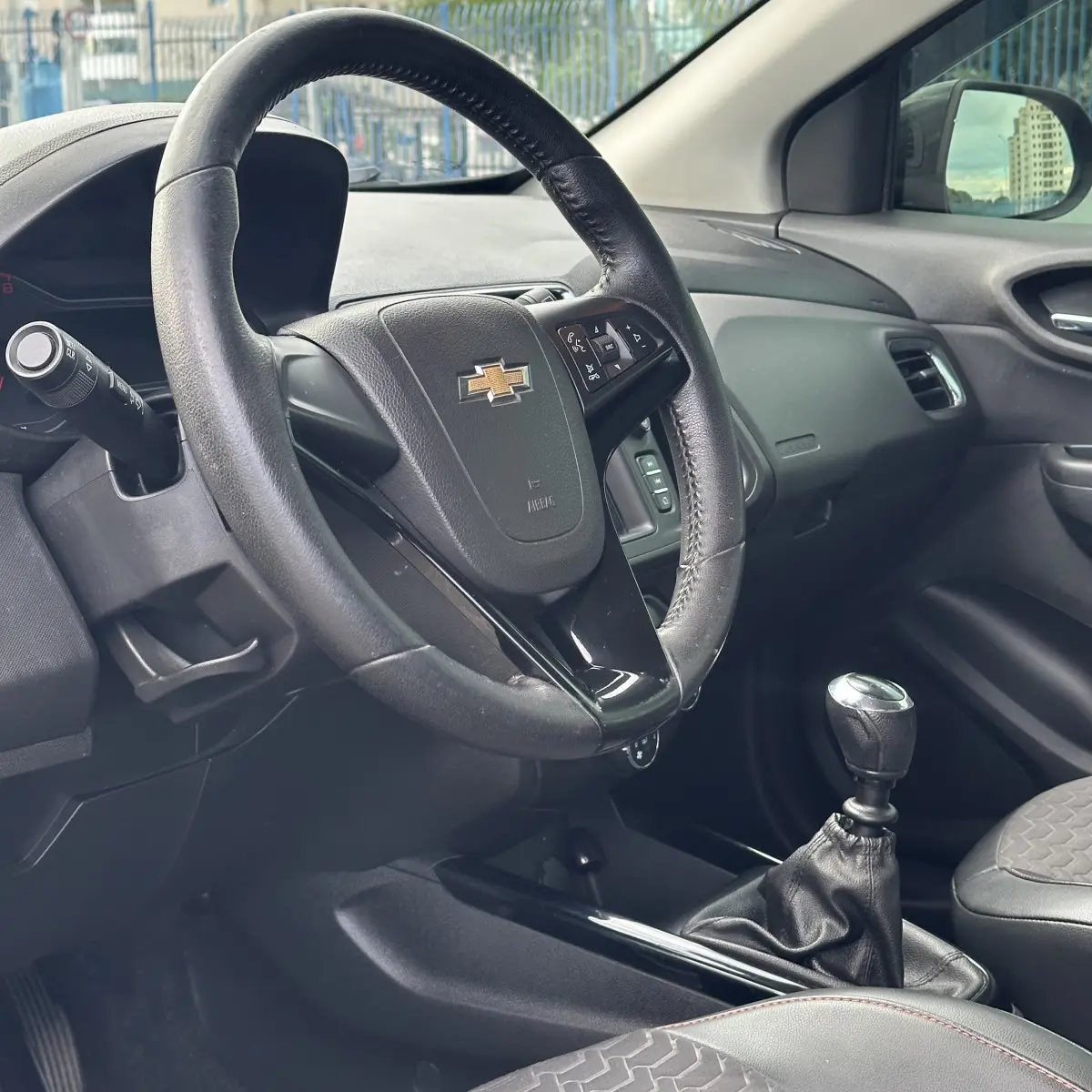 CHEVROLET Onix Hatch - Foto