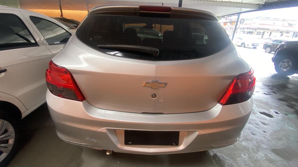 CHEVROLET Onix Hatch - Foto