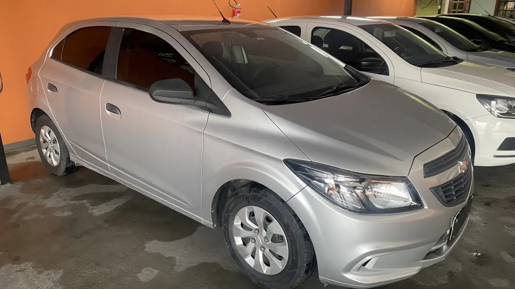 CHEVROLET Onix Hatch - Foto