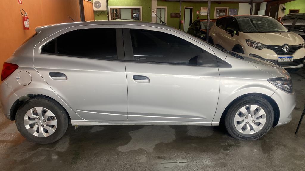 CHEVROLET Onix Hatch - Foto