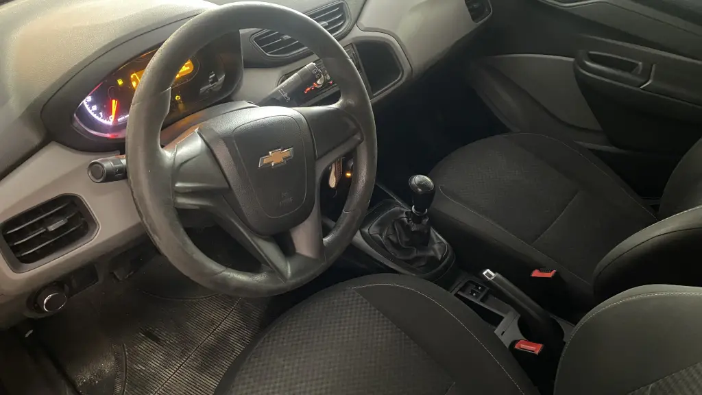 CHEVROLET Onix Hatch - Foto