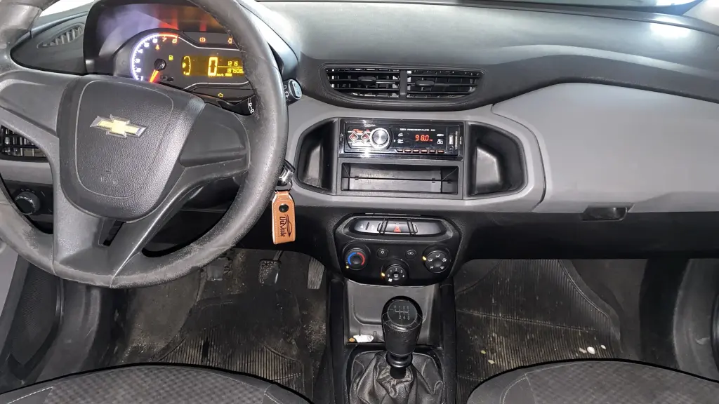 CHEVROLET Onix Hatch - Foto