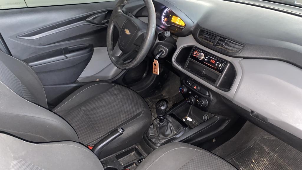CHEVROLET Onix Hatch - Foto