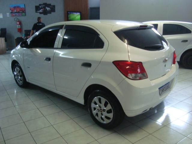 CHEVROLET Onix Hatch - Foto