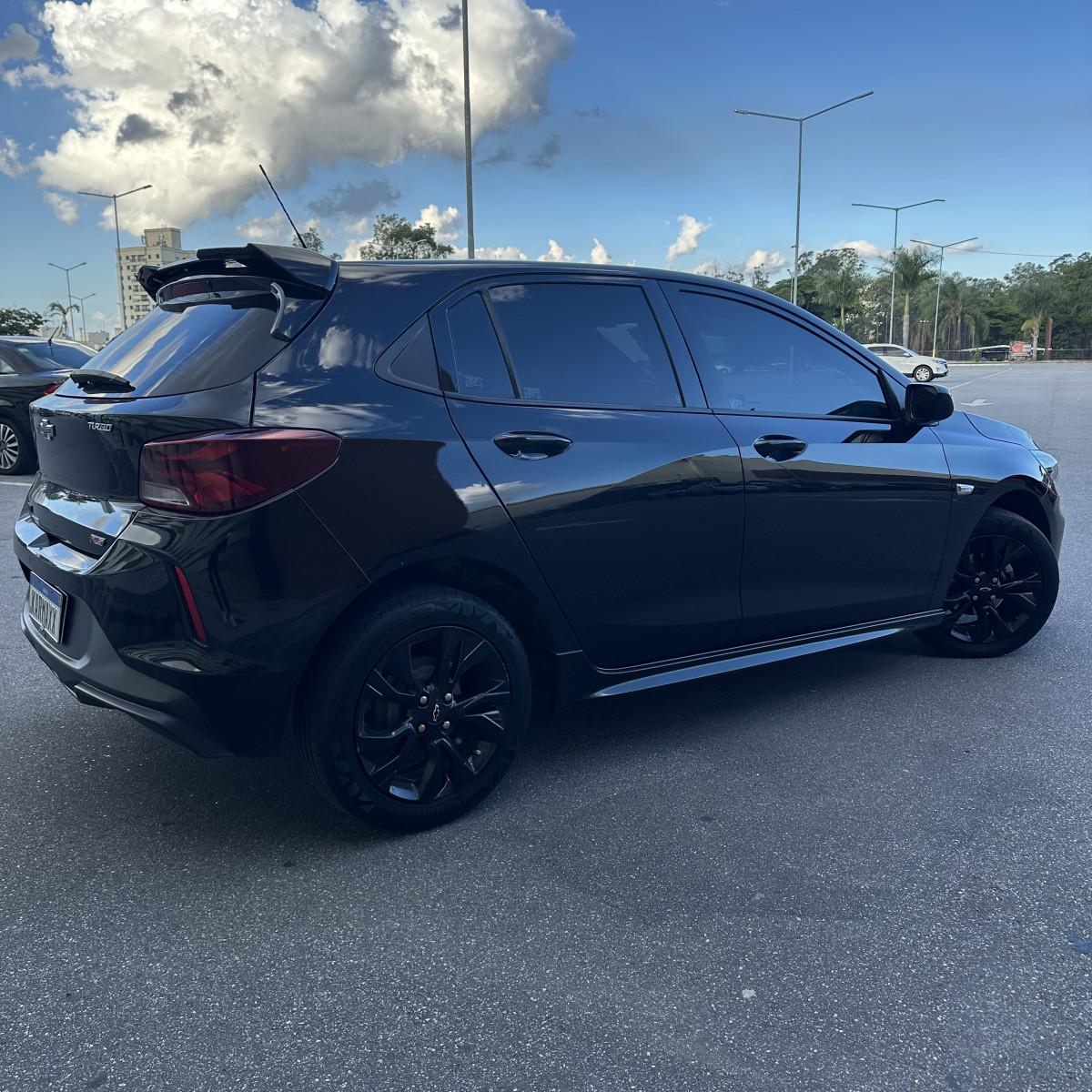 CHEVROLET Onix Hatch - Foto