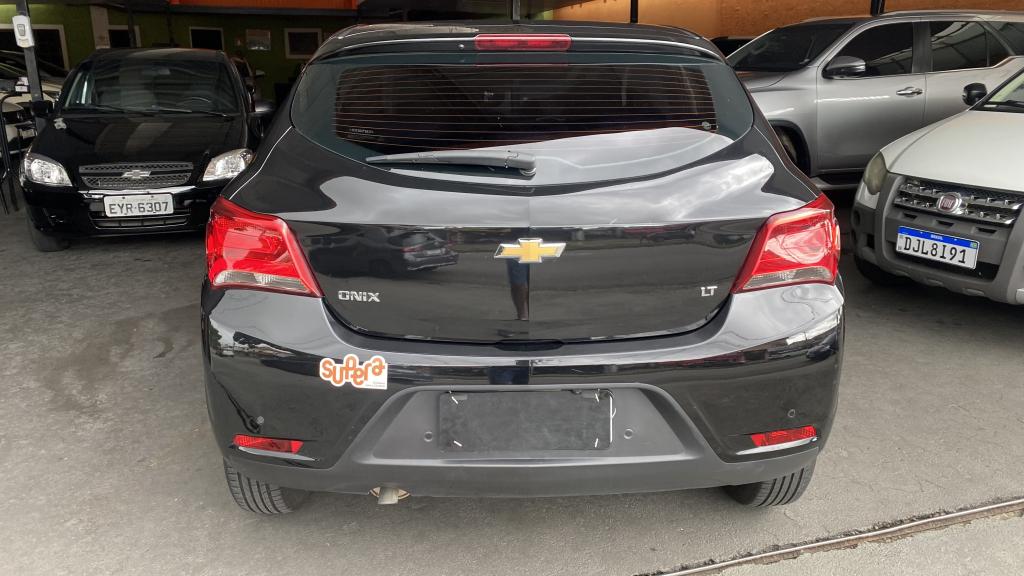 CHEVROLET Onix Hatch - Foto