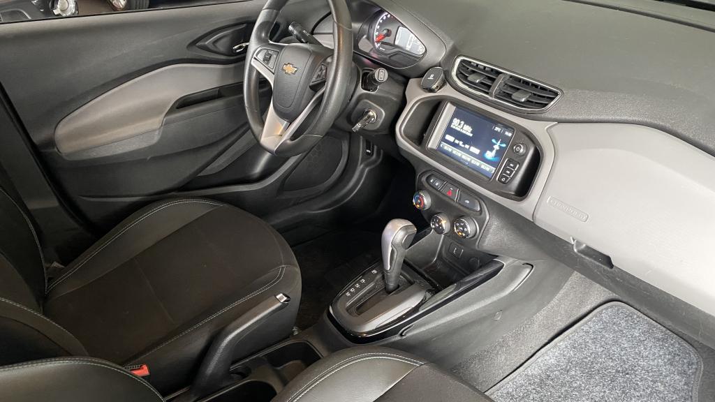 CHEVROLET Onix Hatch - Foto