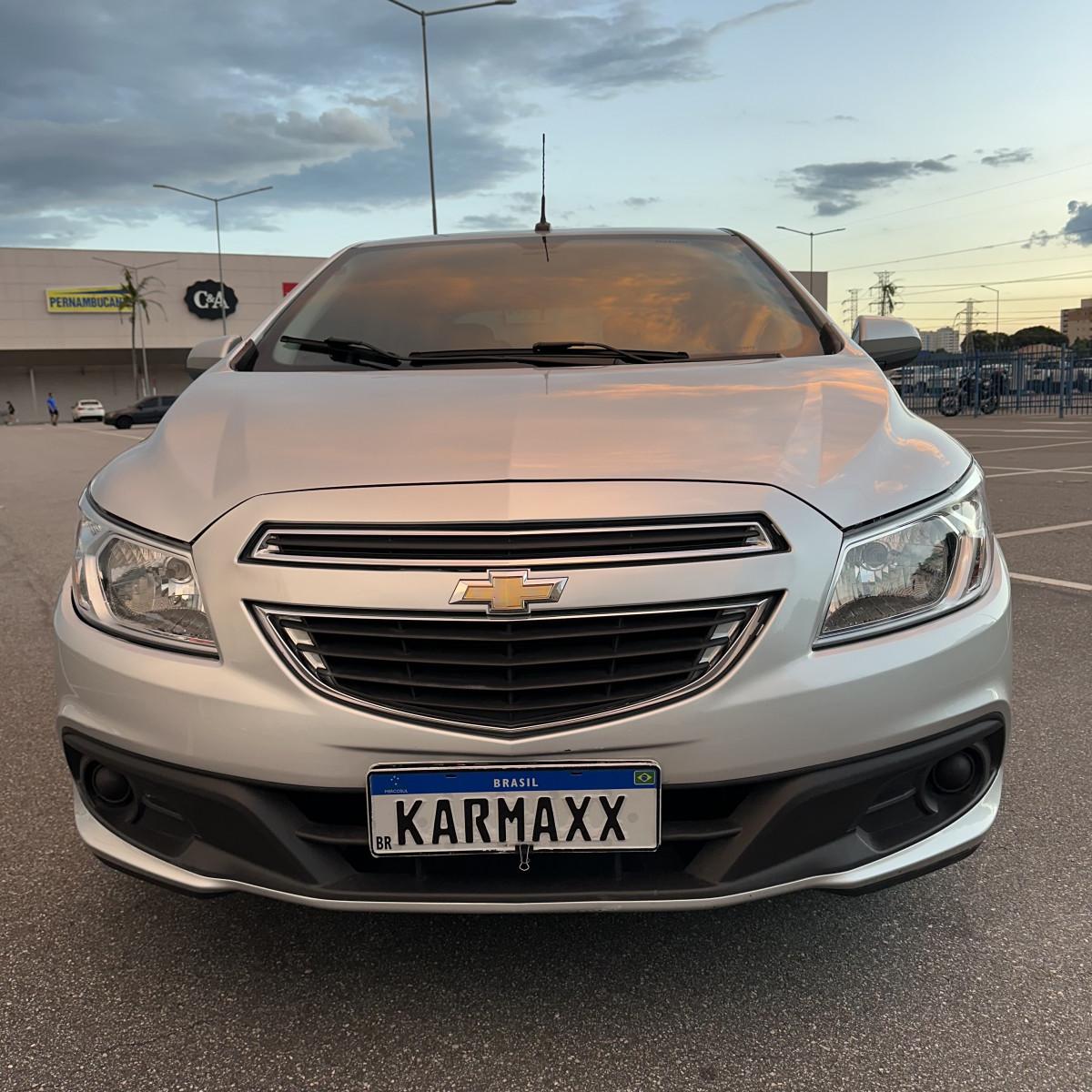 CHEVROLET Onix Hatch - Foto