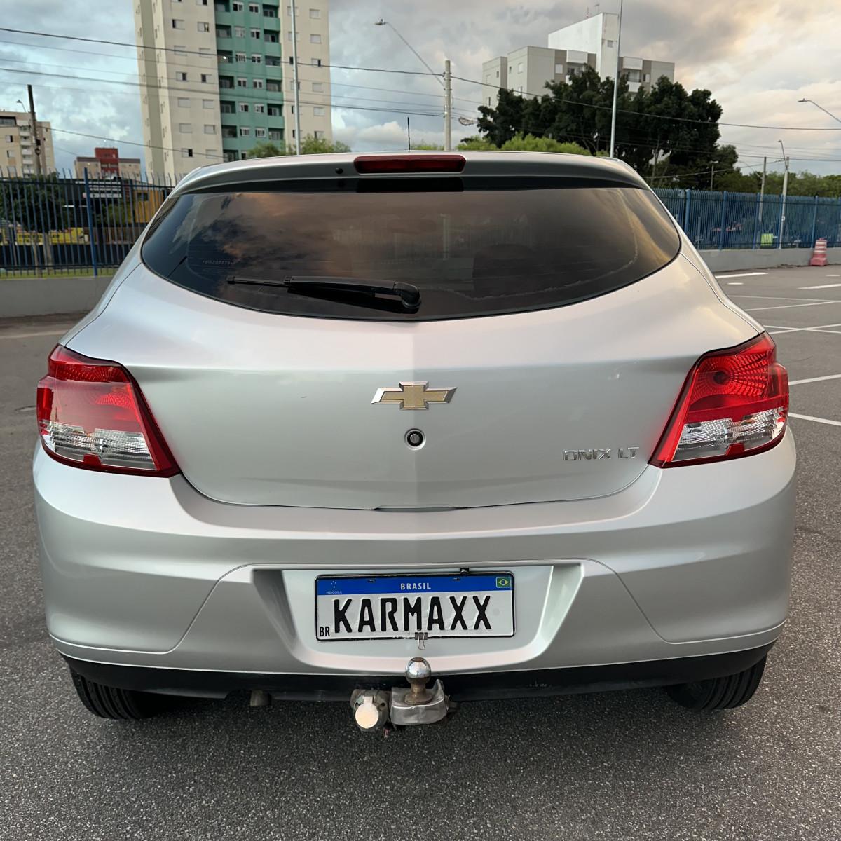 CHEVROLET Onix Hatch - Foto