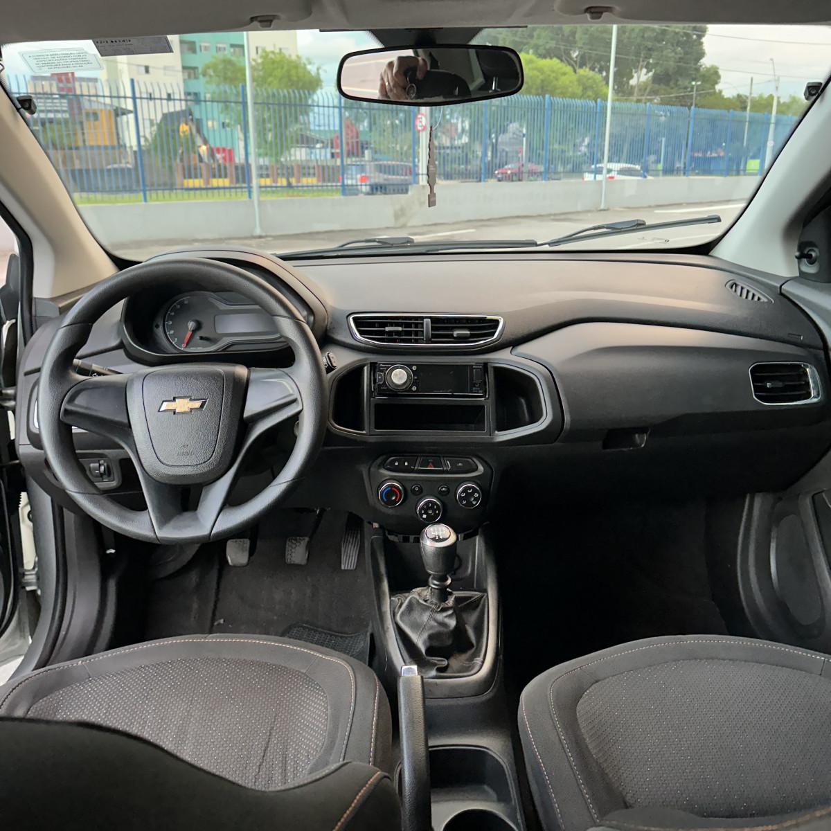 CHEVROLET Onix Hatch - Foto