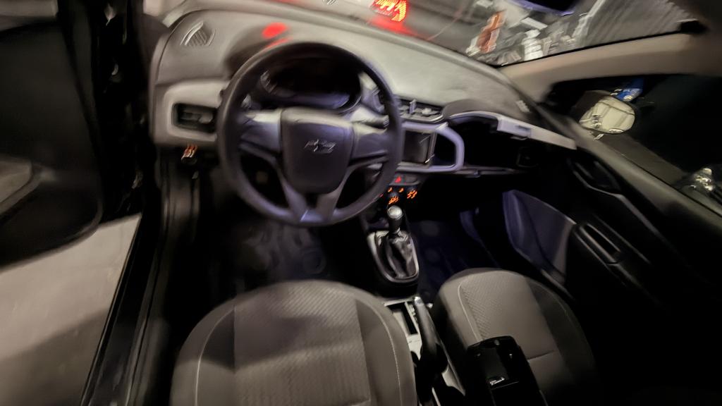CHEVROLET Onix Hatch - Foto