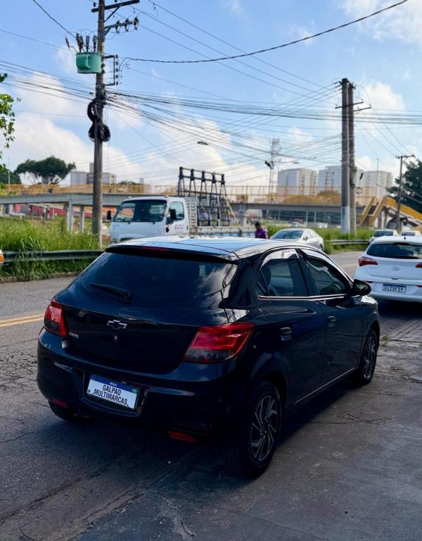 CHEVROLET Onix Hatch - Foto