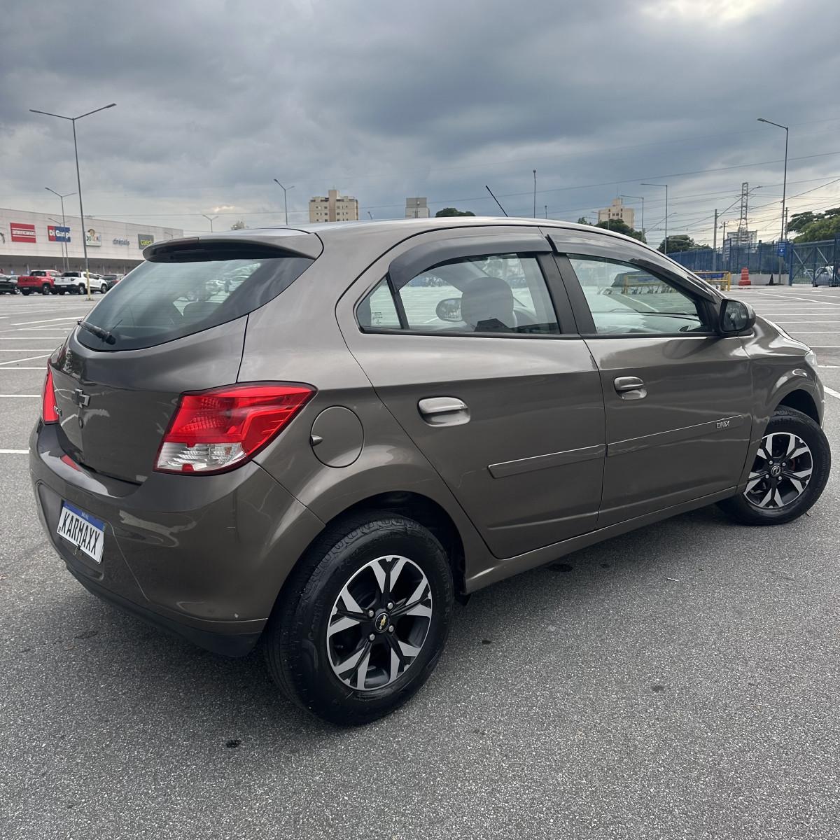 CHEVROLET Onix Hatch - Foto