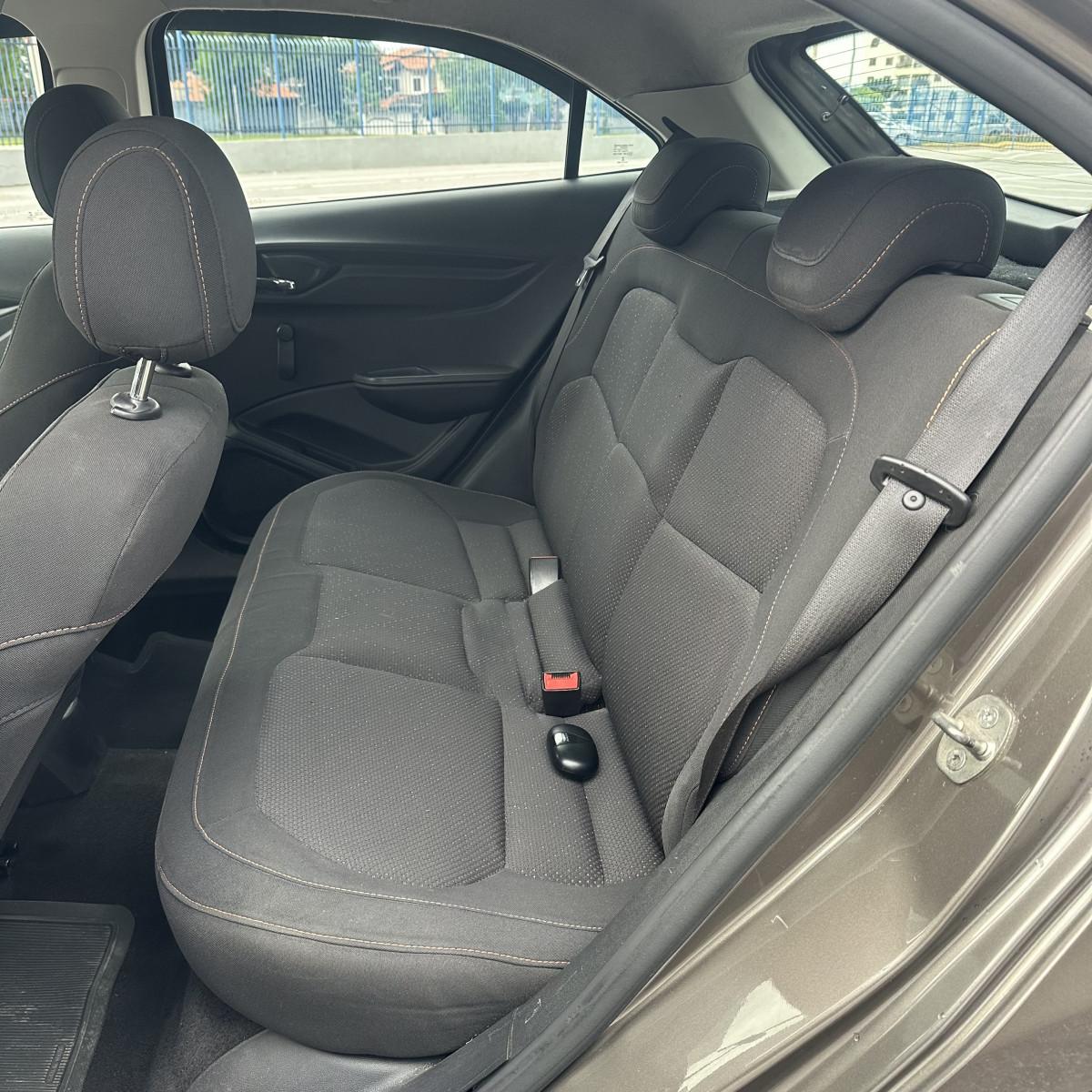 CHEVROLET Onix Hatch - Foto