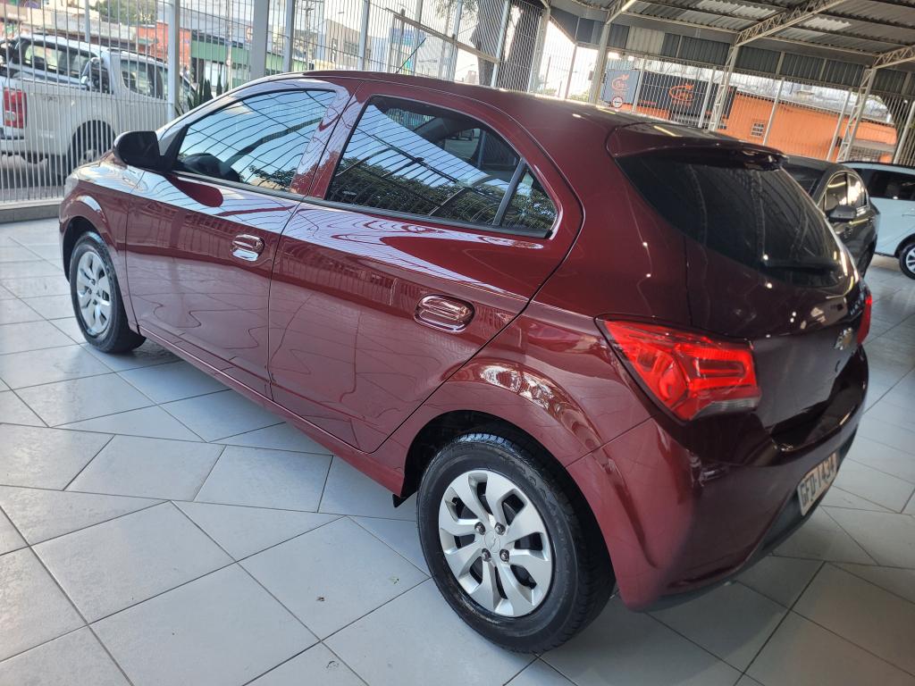 CHEVROLET Onix Hatch - Foto