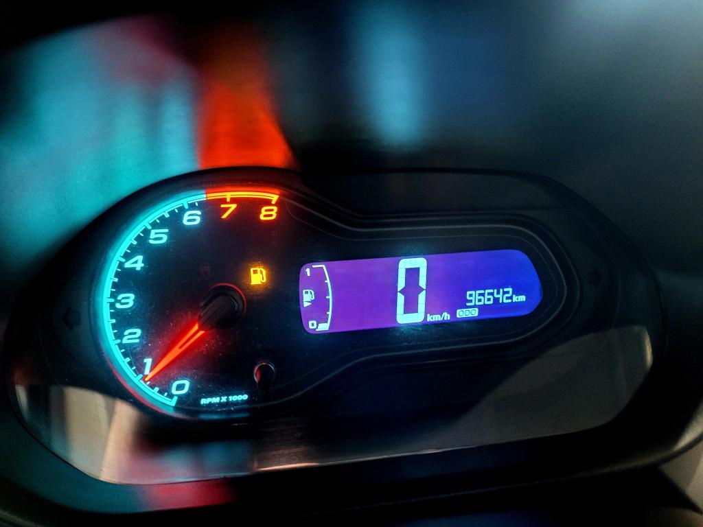 CHEVROLET Onix Hatch - Foto