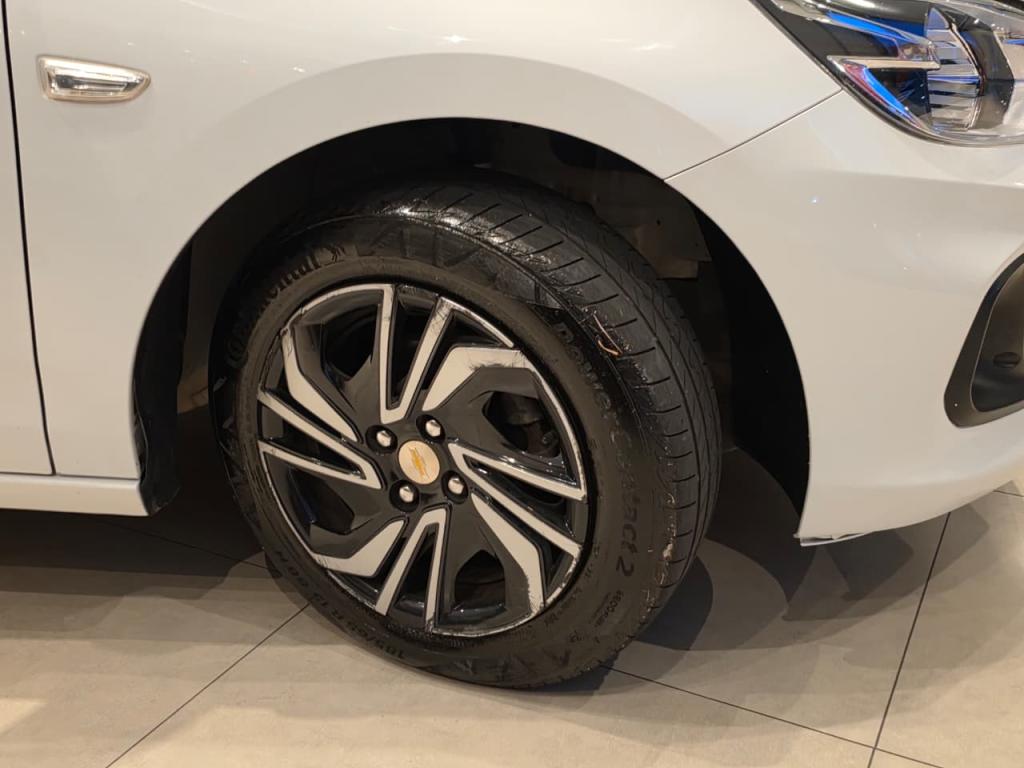 CHEVROLET Onix Hatch - Foto