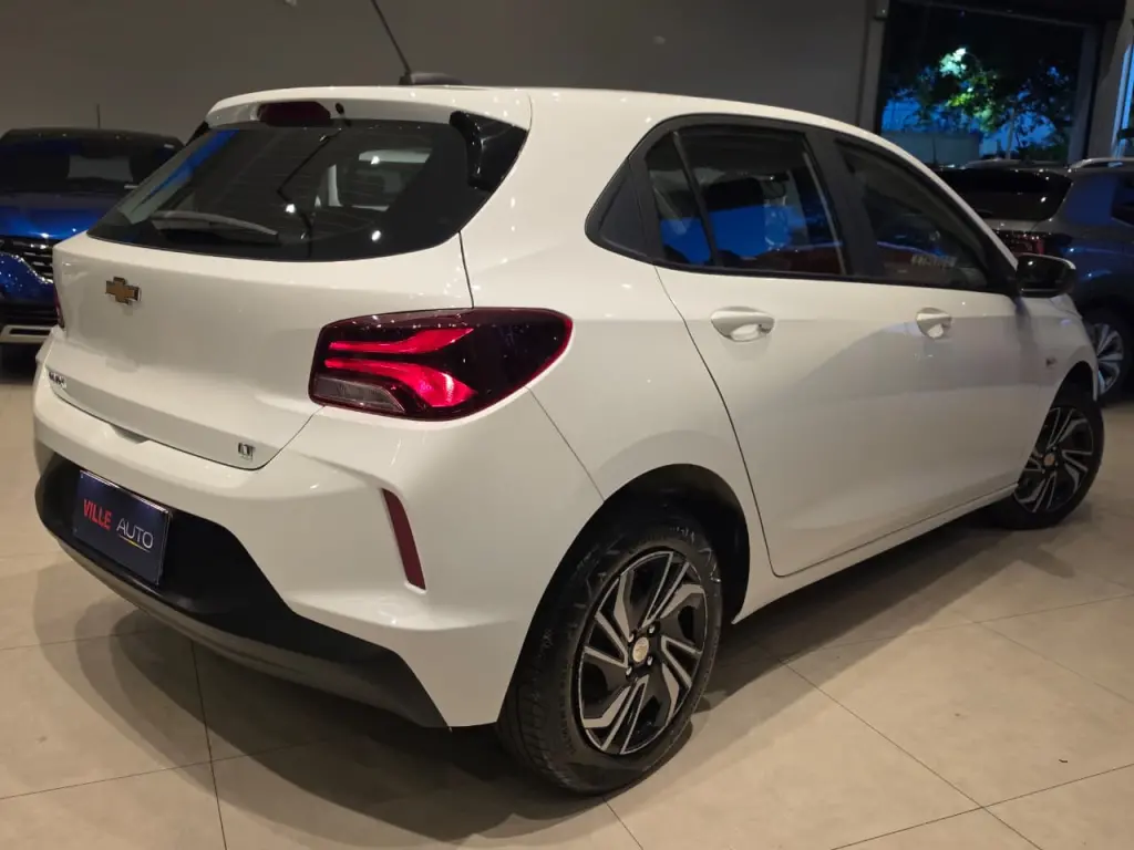 CHEVROLET Onix Hatch - Foto